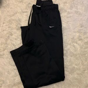 women’s nike sweatpants w/zipper bottoms